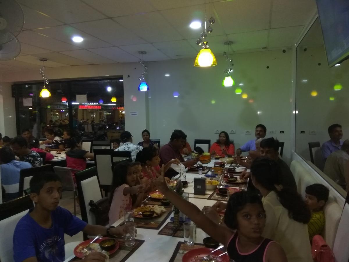 מלון פאטאיה Hari Om Delhi Darbar מראה חיצוני תמונה
